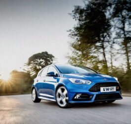 Ford Focus ST kontra VW Golf GTI: Który hot hatch jest królem segmentu?