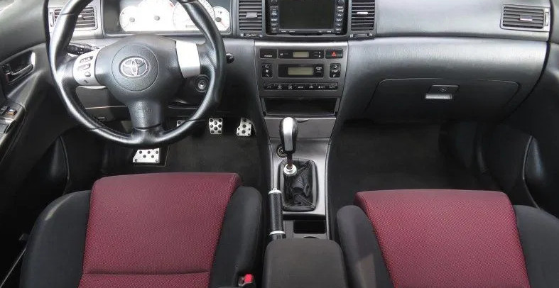 Toyota Corolla TS wnętrze